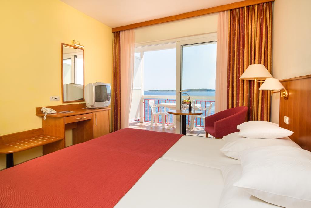 Hotel Zora Primosten Kroatien Dlt Travel