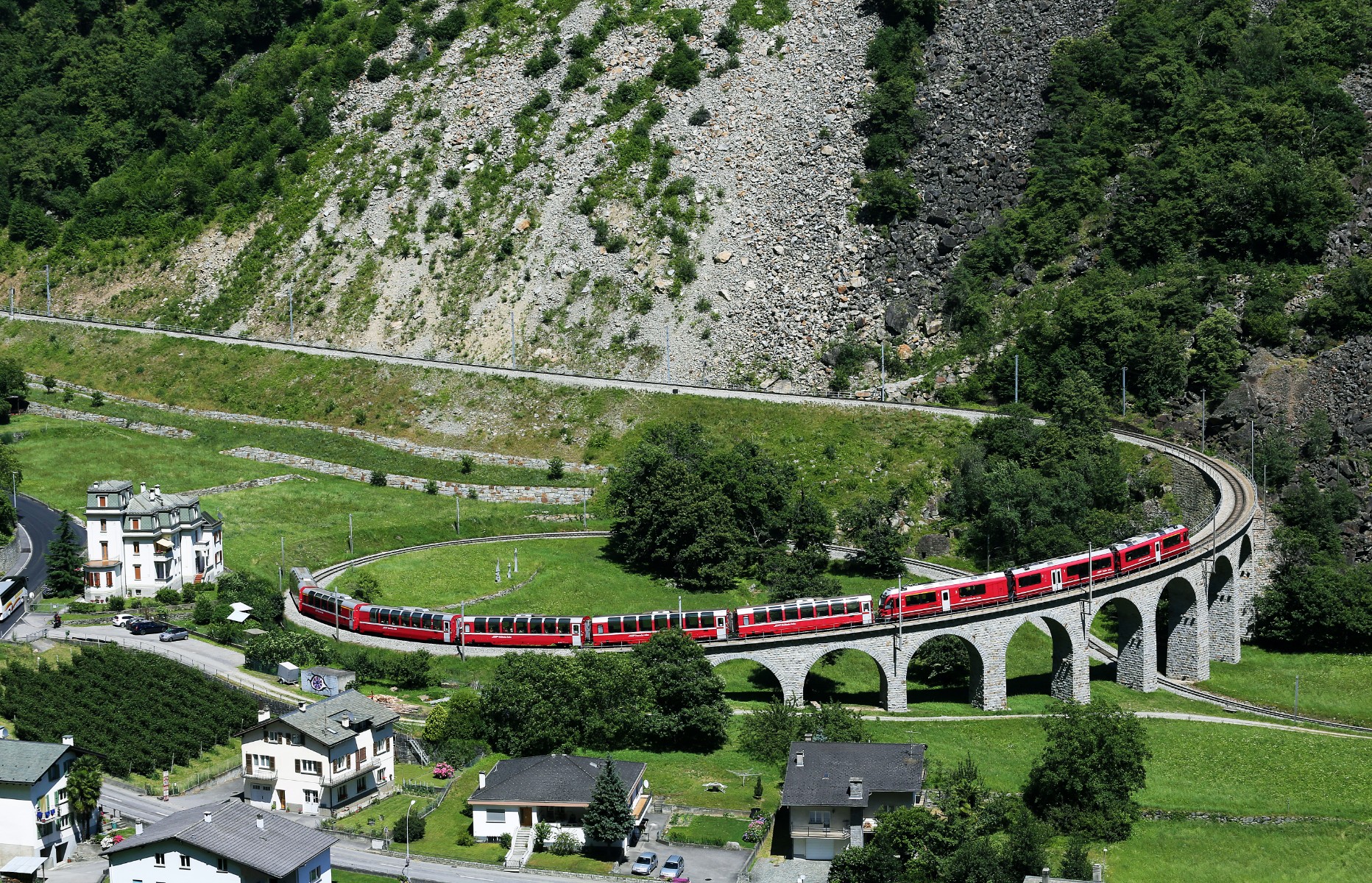 Schweizer Höhepunkte Der Bernina Express und die Strecke
