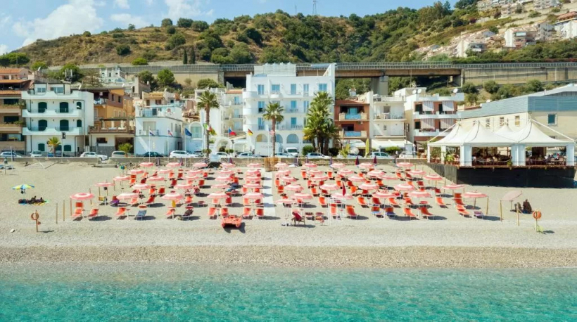 albatros beach hotel   letojanni 00
